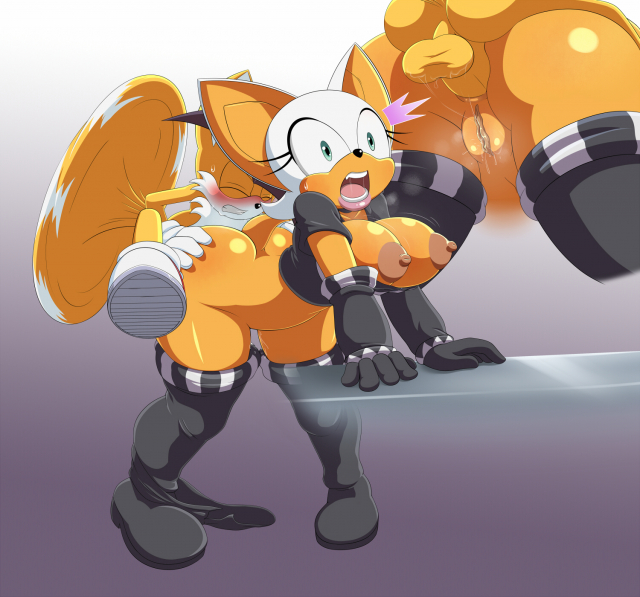 rouge the bat+tails